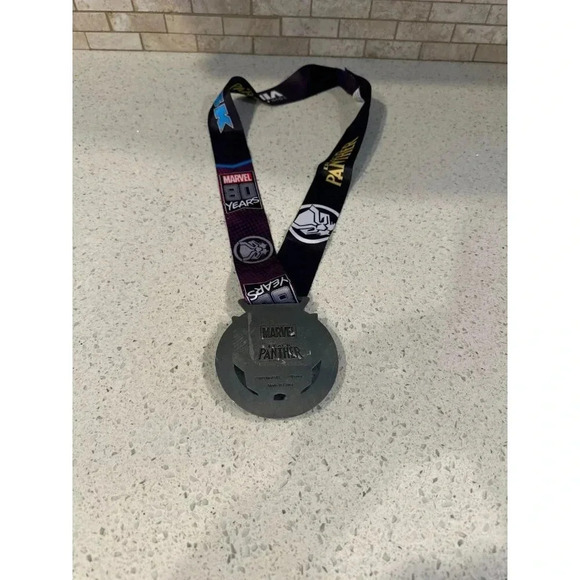 RunDisney black‎ panther virtual 5k medal 2019 #36 - Picture 3 of 3